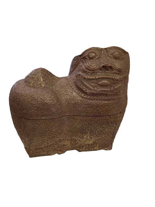 Figura di cane di Pho in ottone sbalzato Tibet del XIX secolo